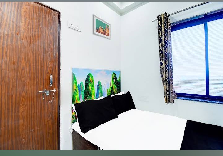 Bright guest room